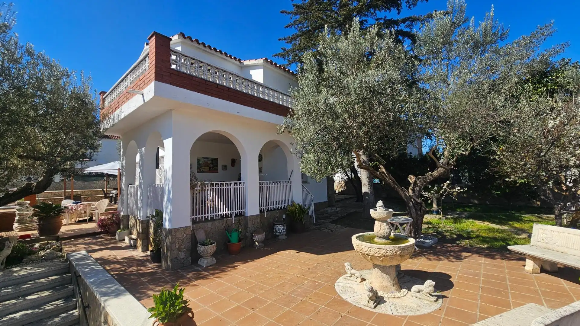 Vista exterior de Casa o chalet en venta en Esparreguera con Calefacción, Jardín privado y Terraza