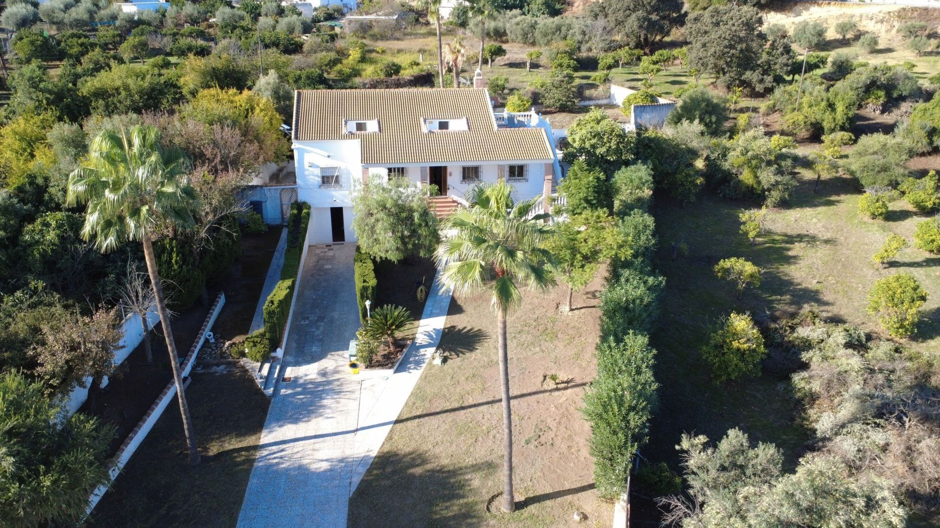 Vista exterior de Finca rústica en venda en Alhaurín de la Torre amb Aire condicionat, Traster i Piscina