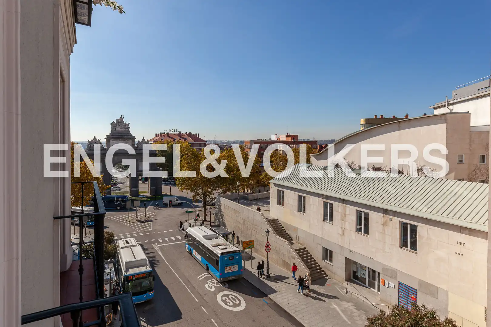 Vista exterior de Piso de alquiler en Madrid con Aire acondicionado, Calefacción y Balcón