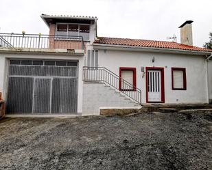 Vista exterior de Casa o xalet en venda en Coristanco amb Terrassa i Balcó