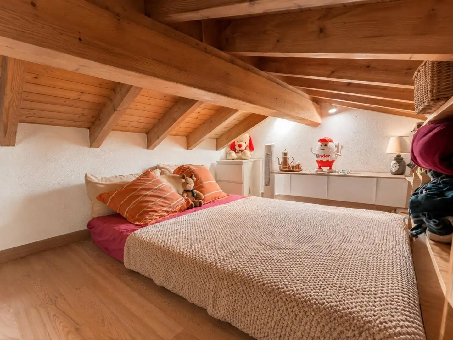 Schlafzimmer von Country house zum Verkauf in Camargo mit Klimaanlage, Heizung und Terrasse