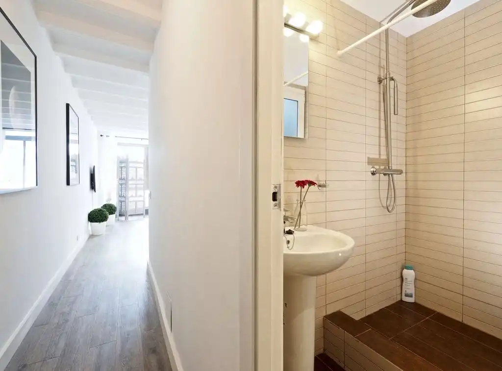 Bathroom of Flat for rent in Rozas Centro