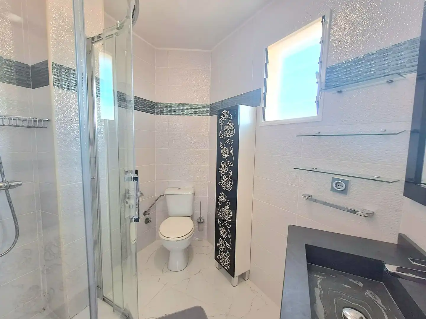 Badezimmer von Wohnung zum Verkauf in Torrevieja mit Klimaanlage und Möbliert