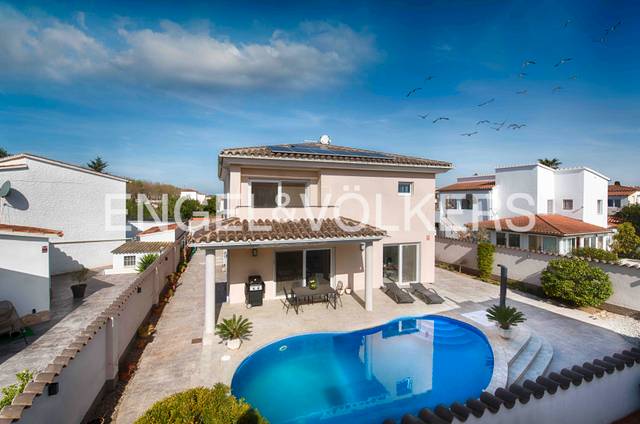 Casa-chalet en Venta en Carrer Montgrí en Montgrí
