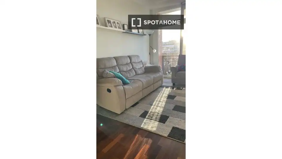 Sala de estar de Piso para compartir en Barcelona con Aire acondicionado, Calefacción y Amueblado