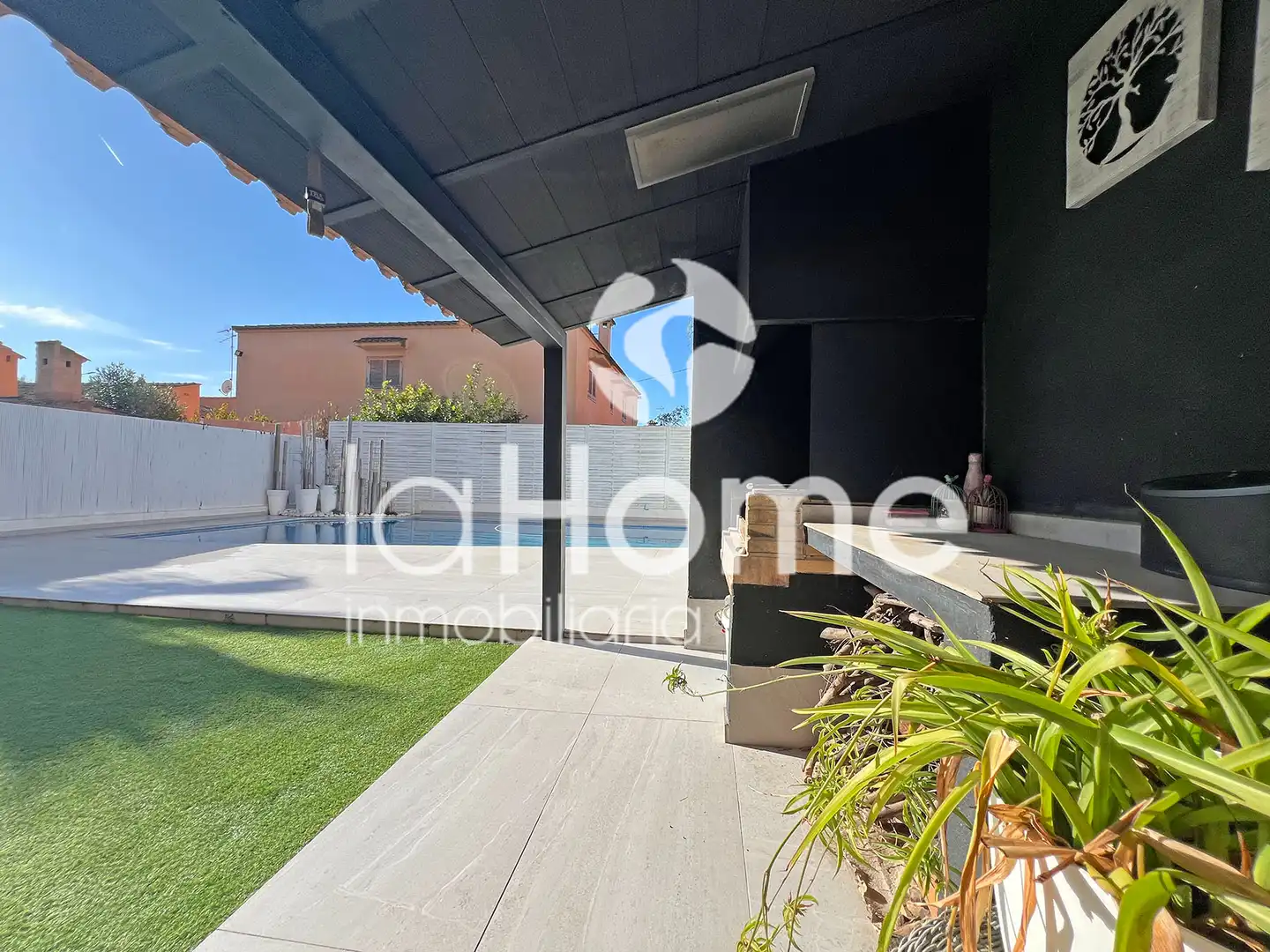 Detached homes for sale in La Conarda