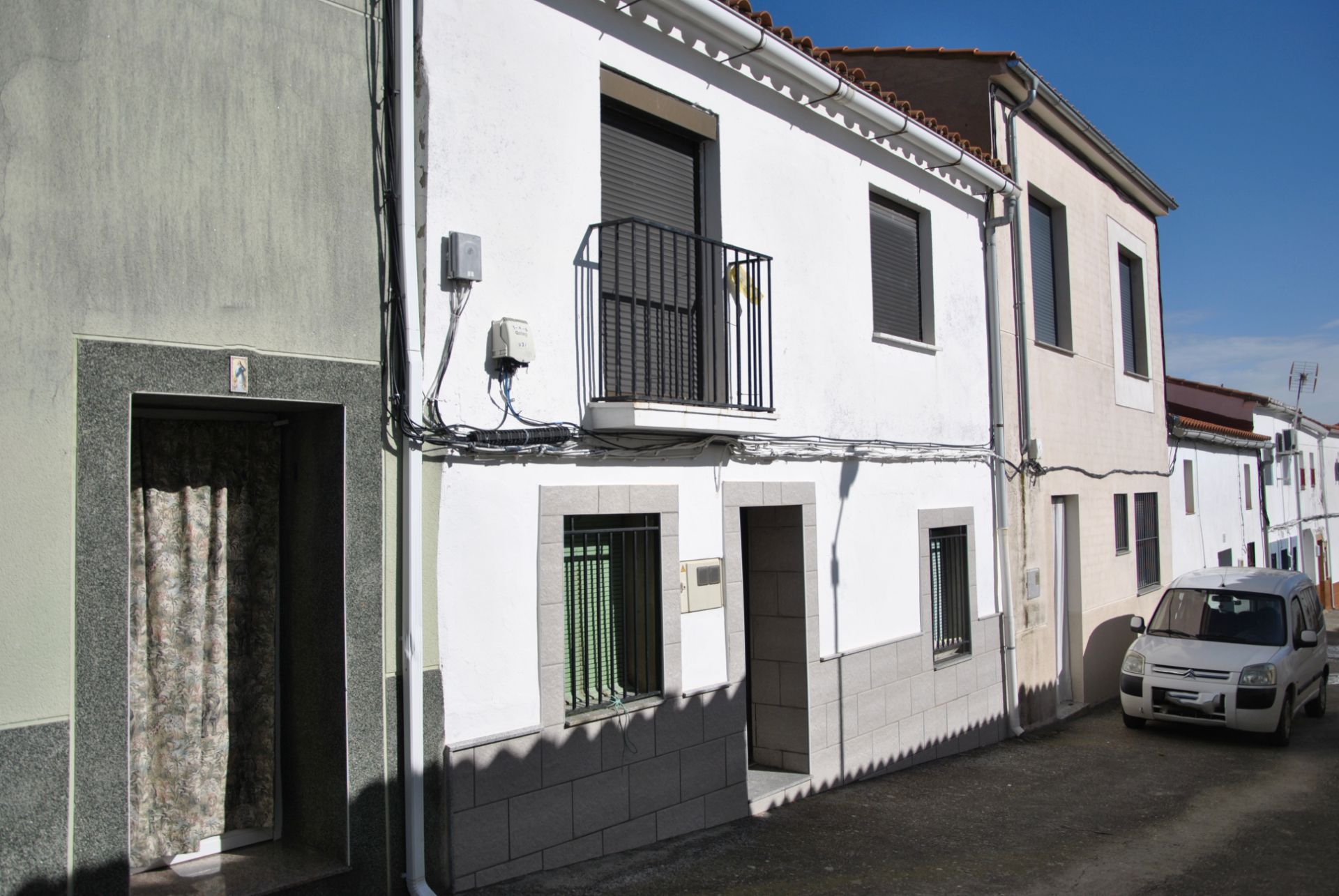 Vista exterior de Casa adosada en venda en Holguera amb Terrassa, Traster i Moblat