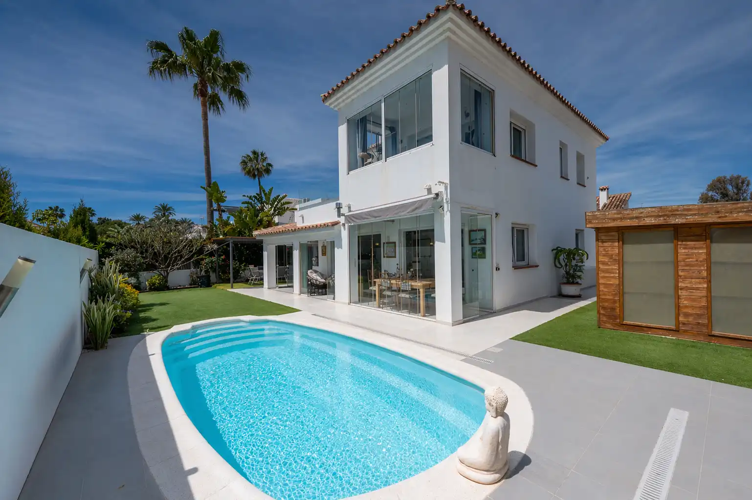 Exterior view of Houses for sale in Estepona  with Air Conditioner, Private garden and Terrace