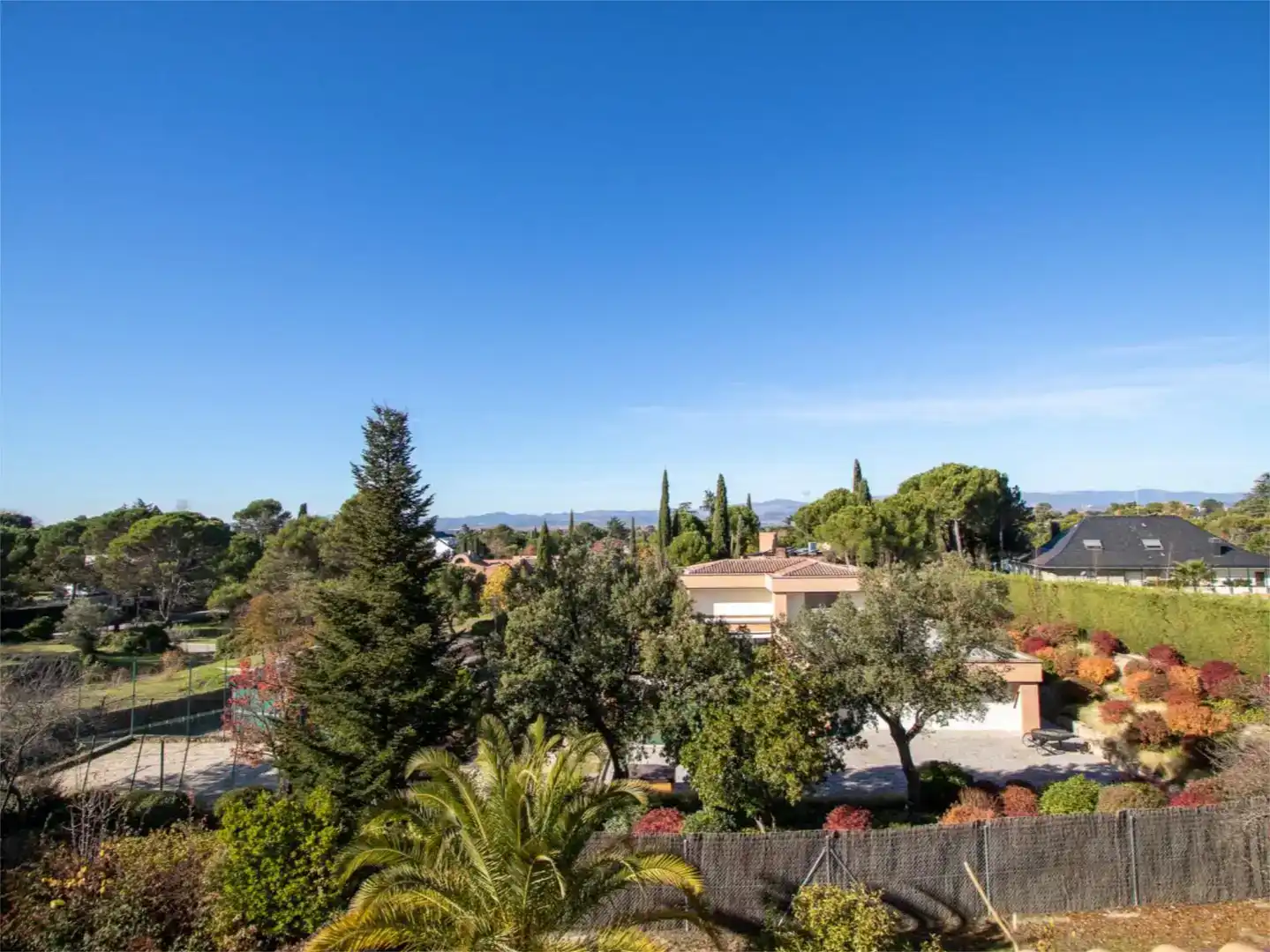 Vista exterior de Casa o chalet en venta en Boadilla del Monte con Aire acondicionado, Piscina y Balcón