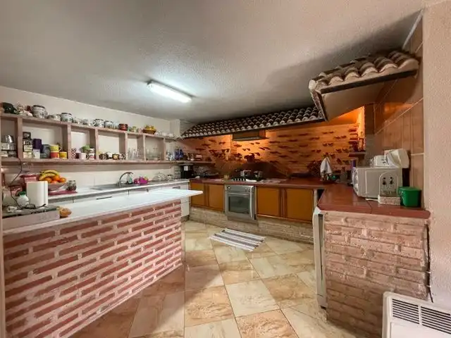 Cuina de Casa o xalet en venda en Valdemorillo amb Calefacció, Jardí privat i Terrassa