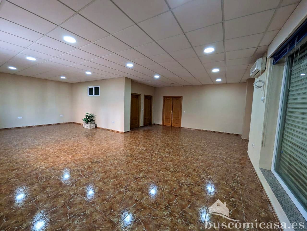 Premises to rent in Linares  with Air Conditioner