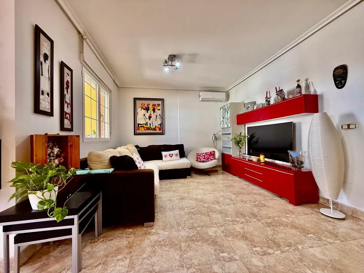 Wohnzimmer von Einfamilien-Reihenhaus zum Verkauf in San Pedro del Pinatar mit Klimaanlage, Privatgarten und Terrasse