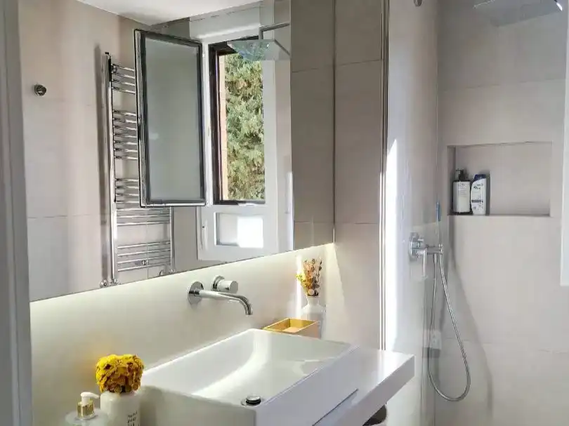 Bany de Pis en venda en  Madrid Capital amb Aire condicionat i Piscina