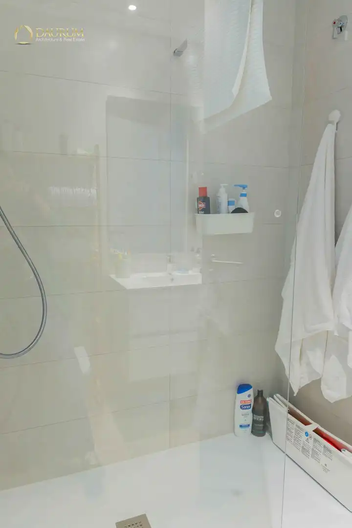 Bany de Pis en venda en Madrid amb Aire condicionat, Calefacció i Jardí privat