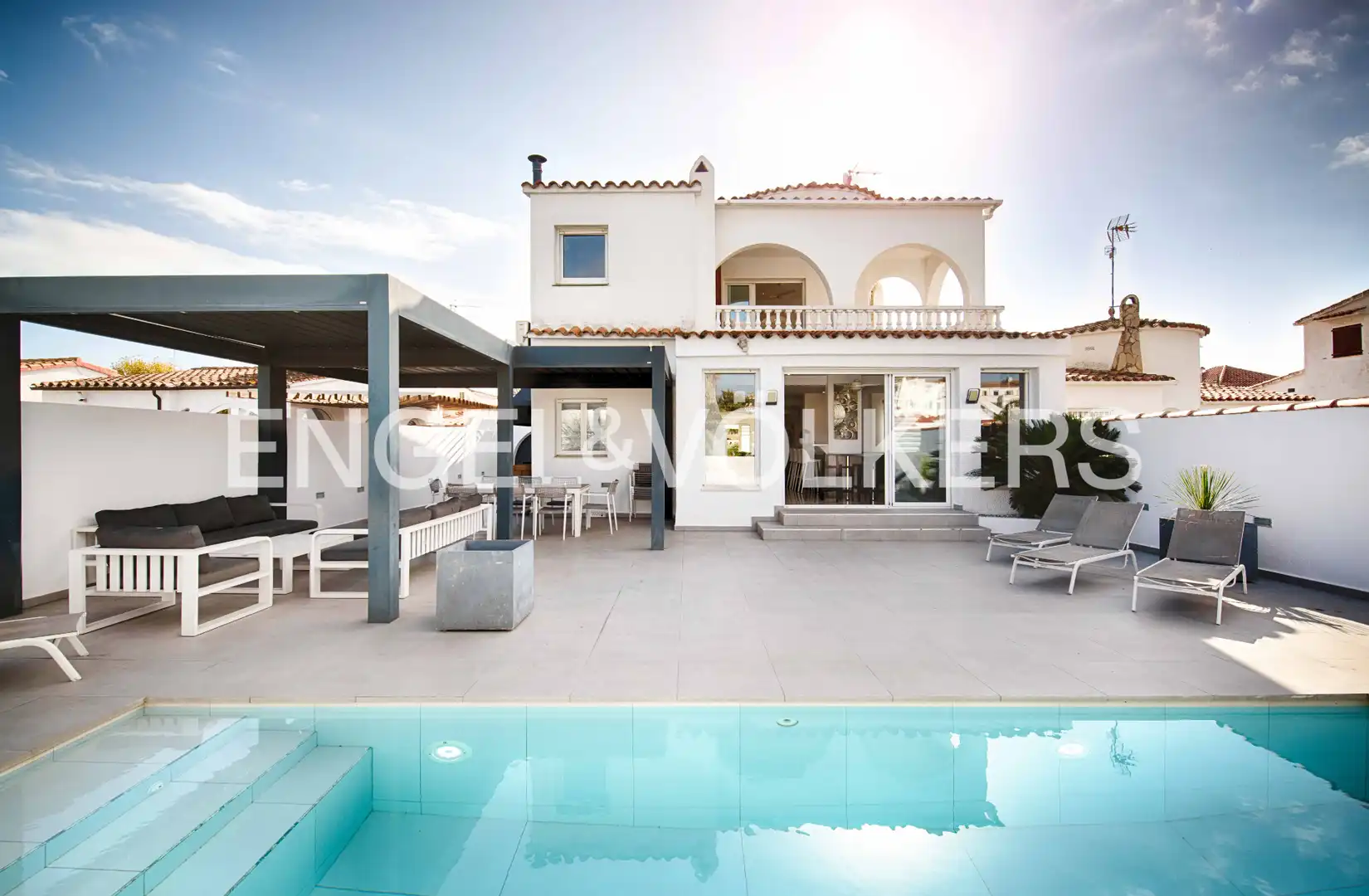 Villa con piscina in vendita a Carrer Francolí