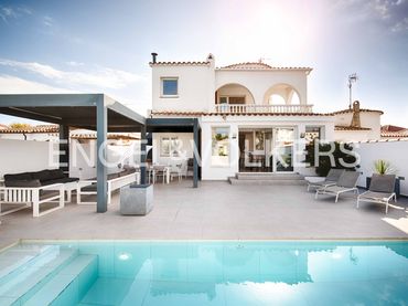 Villa avec piscine à vendre à Carrer Francolí