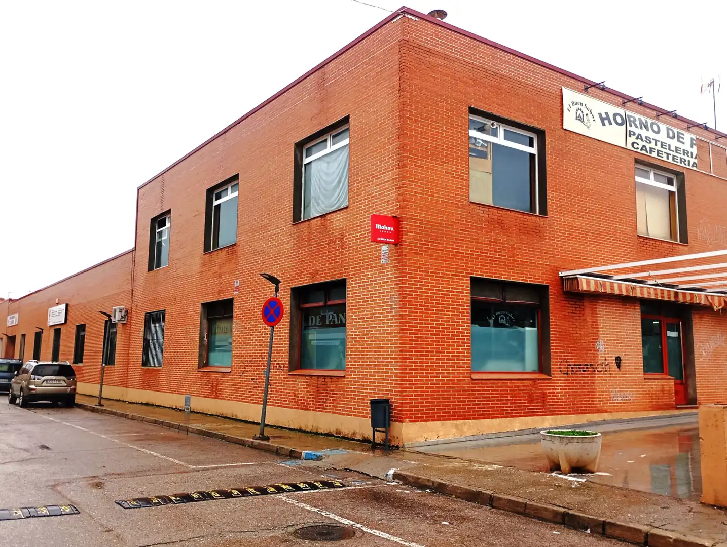 Vista exterior de Local en venta en Chozas de Canales