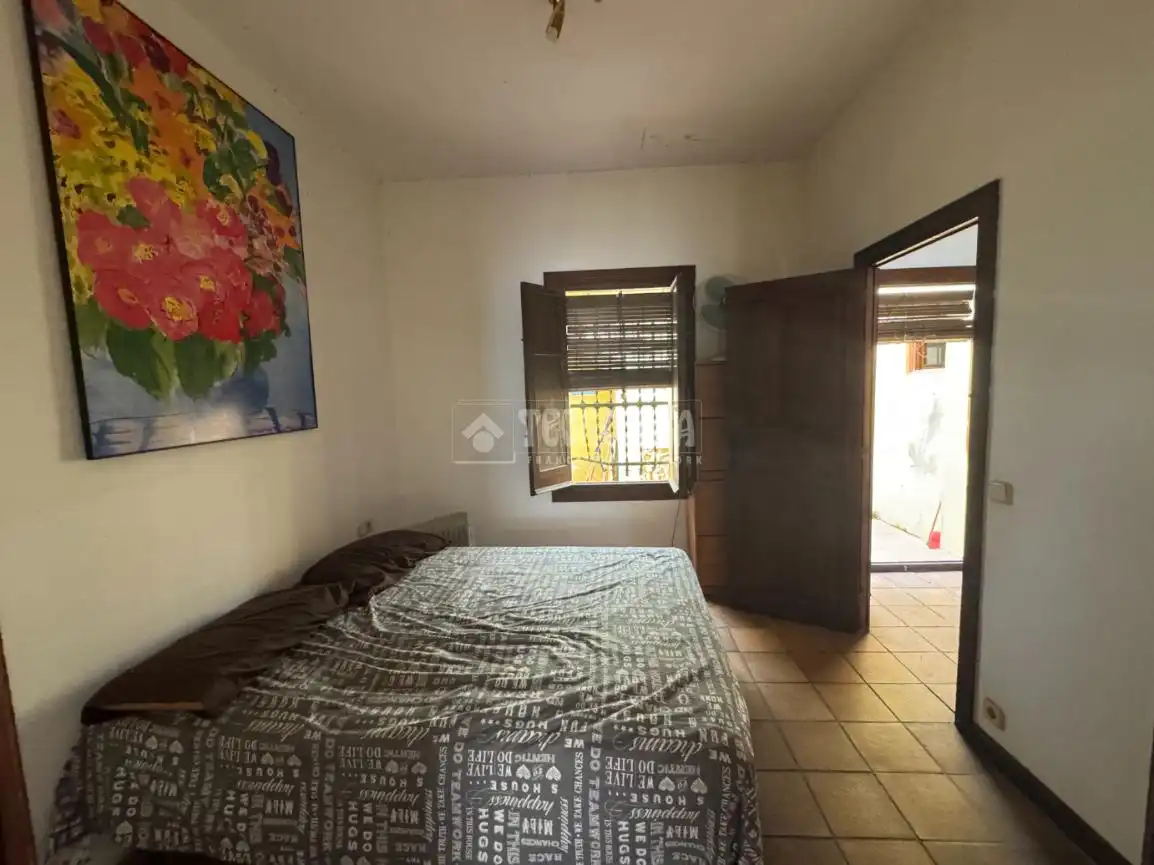 Schlafzimmer von Einfamilien-Reihenhaus zum Verkauf in Barcelona mit Klimaanlage und Terrasse