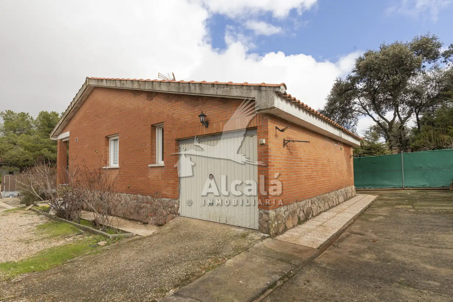 Vista exterior de Casa o chalet en venta en Pioz con Calefacción
