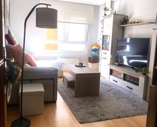 Sala d'estar de Pis en venda en Oviedo  amb Calefacció, Traster i Moblat