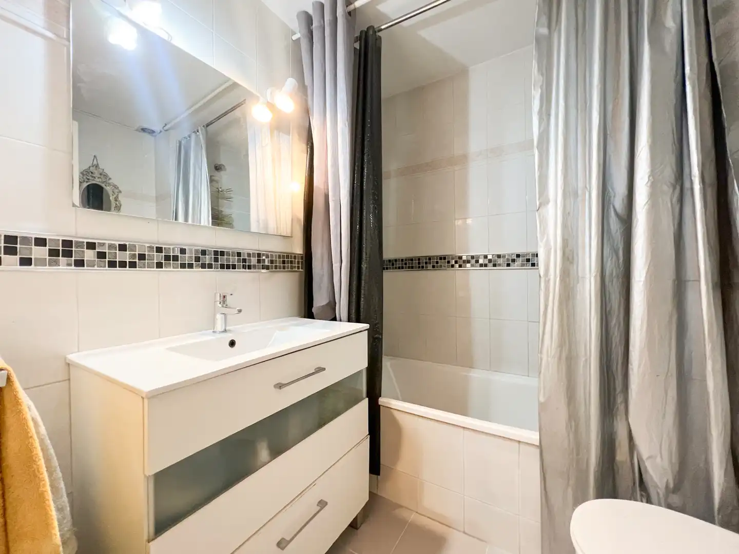 Badezimmer von Einfamilien-Reihenhaus zum Verkauf in Mollet del Vallès mit Klimaanlage, Heizung und Privatgarten
