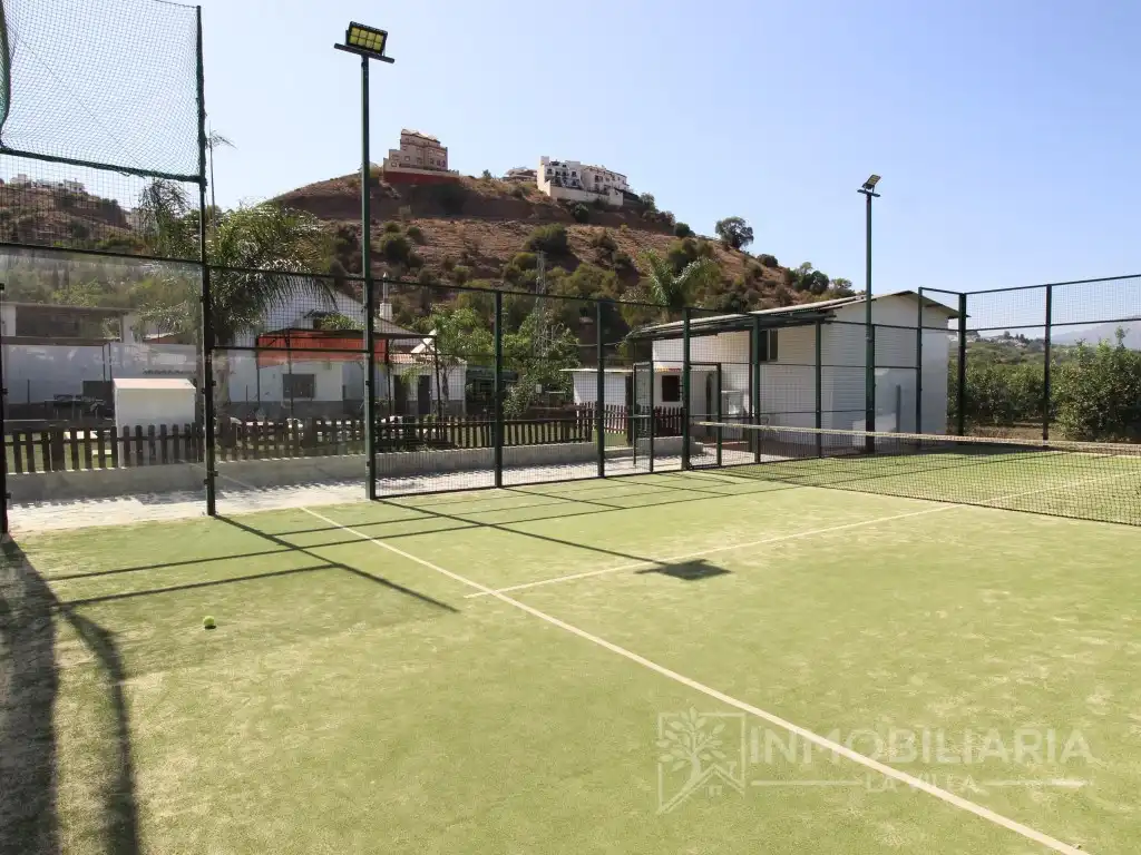 Vista exterior de Casa o xalet en venda en Álora amb Aire condicionat, Jardí privat i Terrassa