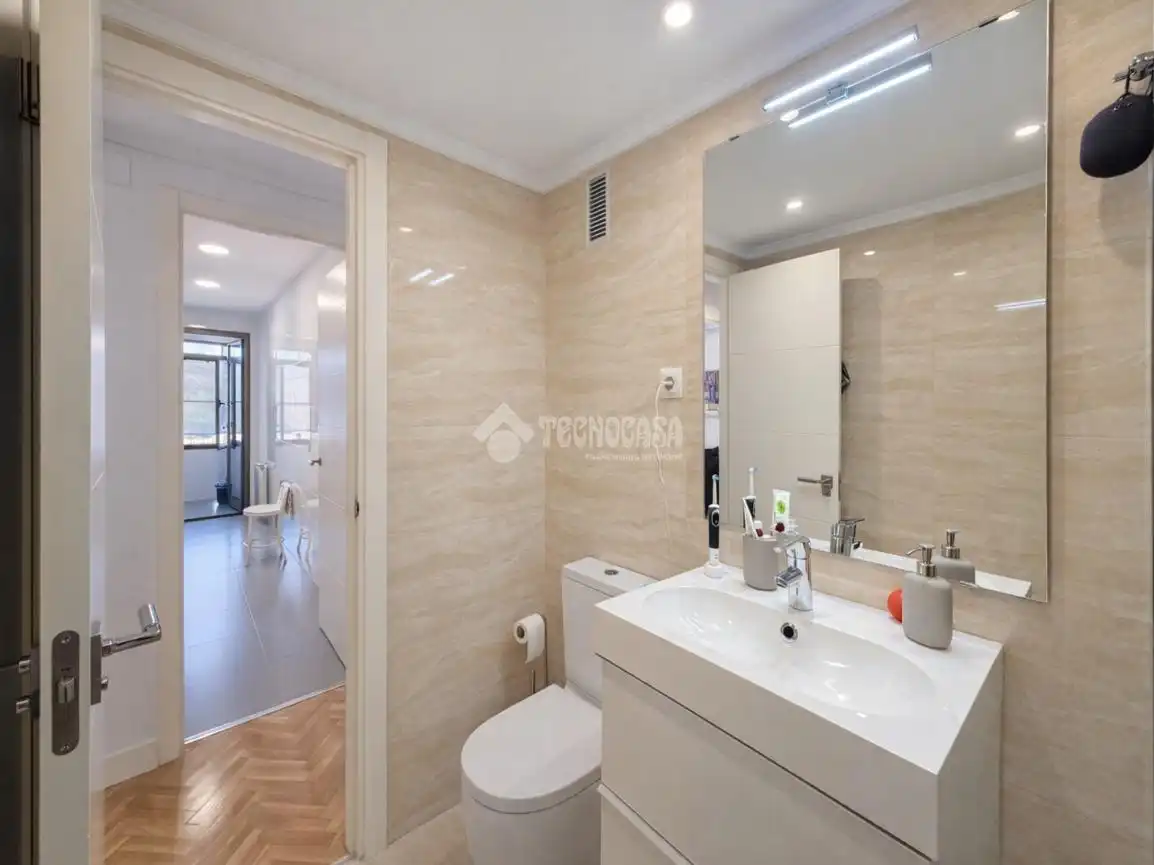 Baño de Piso en venta en Madrid con Calefacción y Piscina comunitaria