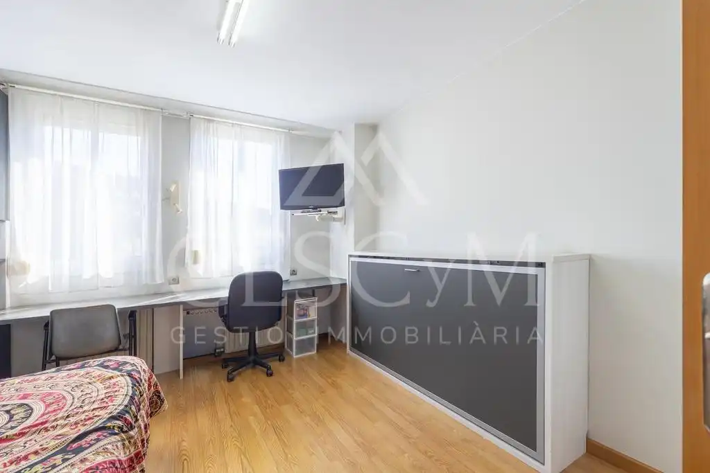 Habitación de Piso en venta en Sant Joan Despí con Parquet, Terraza y Balcón
