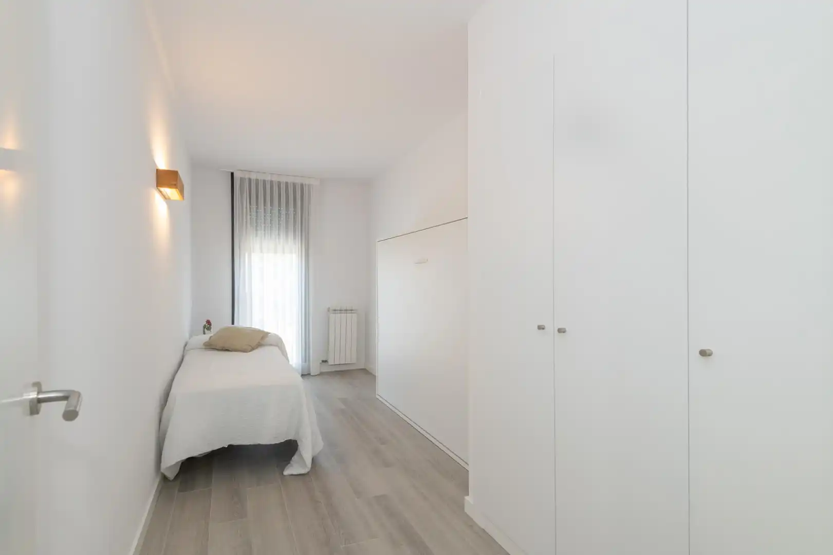 Dormitori de Apartament de lloguer en Girona amb Parquet i Piscina comunitària