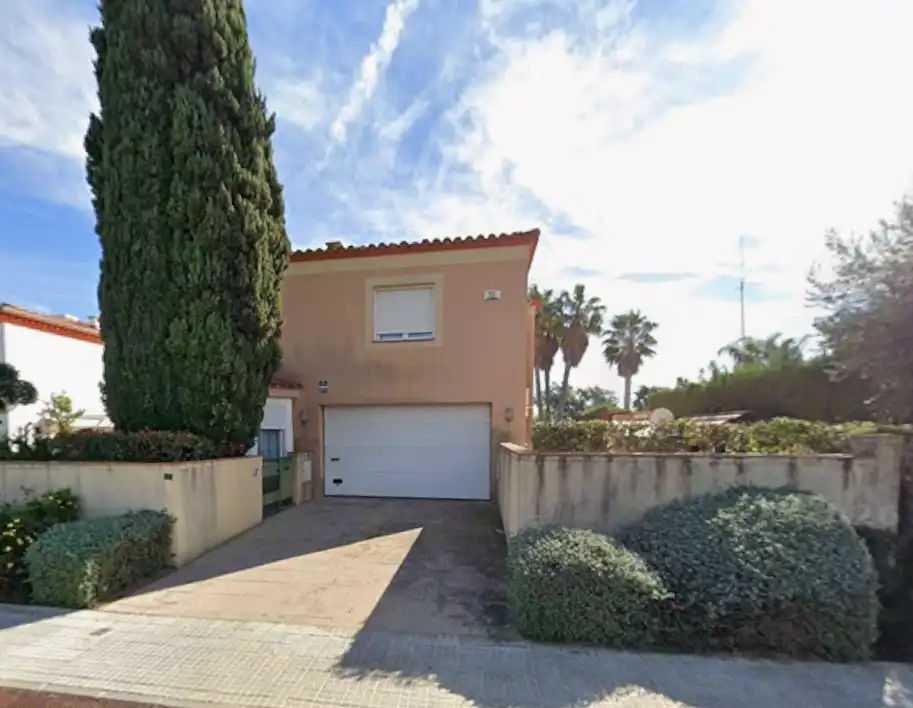 Außenansicht von Haus oder Chalet zum Verkauf in Reus mit Privatgarten, Abstellraum und Schwimmbad