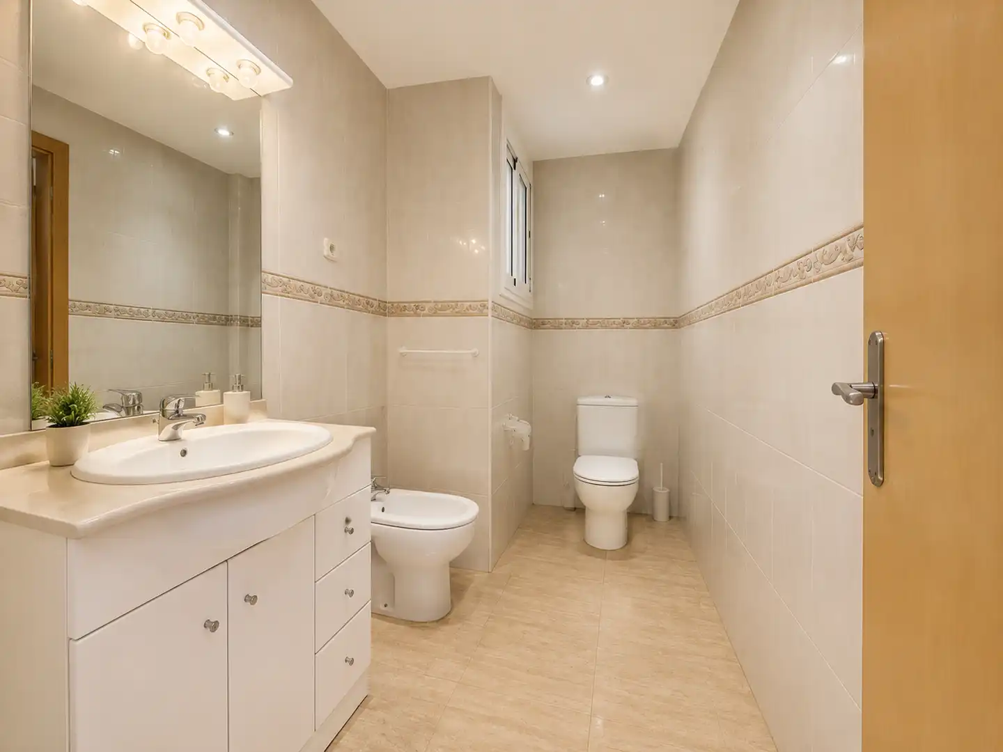 Badezimmer von Wohnung zum Verkauf in Santa Coloma de Gramenet mit Klimaanlage, Heizung und Balkon
