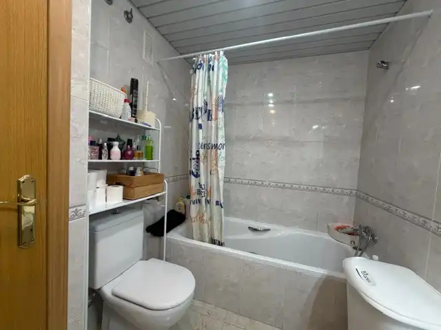 Piso con terraza en venta en Passeig del Camp del Roure 871L, imagen 24