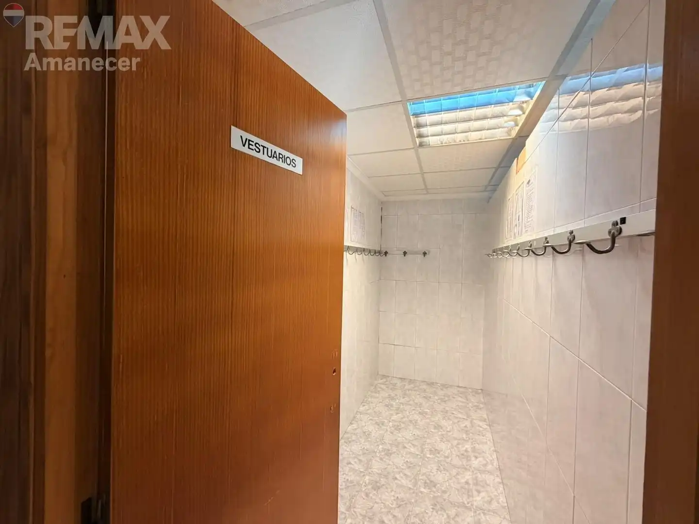 Badezimmer von Fabrikhallen zur Miete in Castelló de Rugat, Valencia