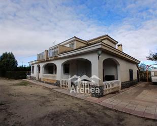Vista exterior de Casa o xalet en venda en  Albacete Capital amb Calefacció, Jardí privat i Terrassa