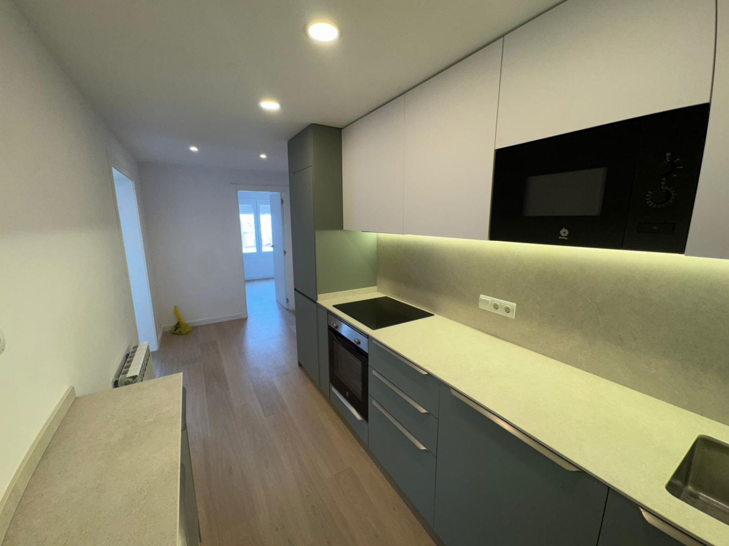 Flat to rent in Ramon y Cajal, Plaça Catalunya - Escola Industrial