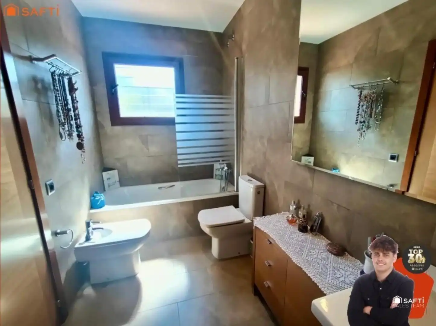 Bathroom of Houses for sale in Mataró  with Air Conditioner, Terrace and Balcony