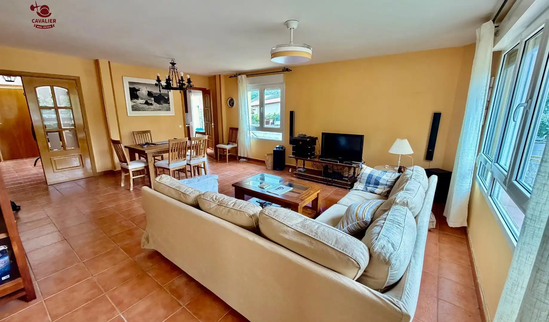 Sala d'estar de Casa o xalet en venda en Guadarrama amb Calefacció, Jardí privat i Terrassa