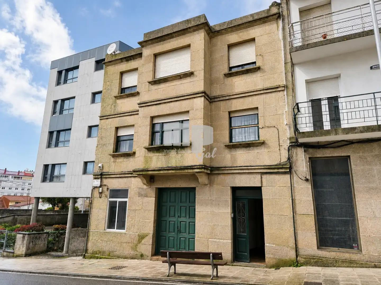 Vista exterior de Edificio en venta en Vigo 