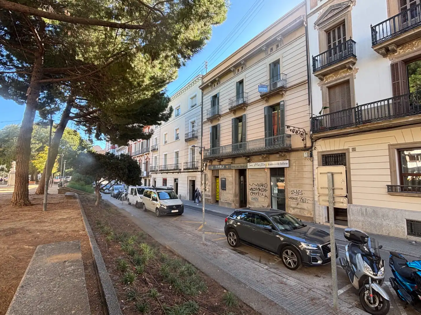 Außenansicht von Erdgeschoss zum Verkauf in Terrassa mit Klimaanlage, Heizung und Privatgarten
