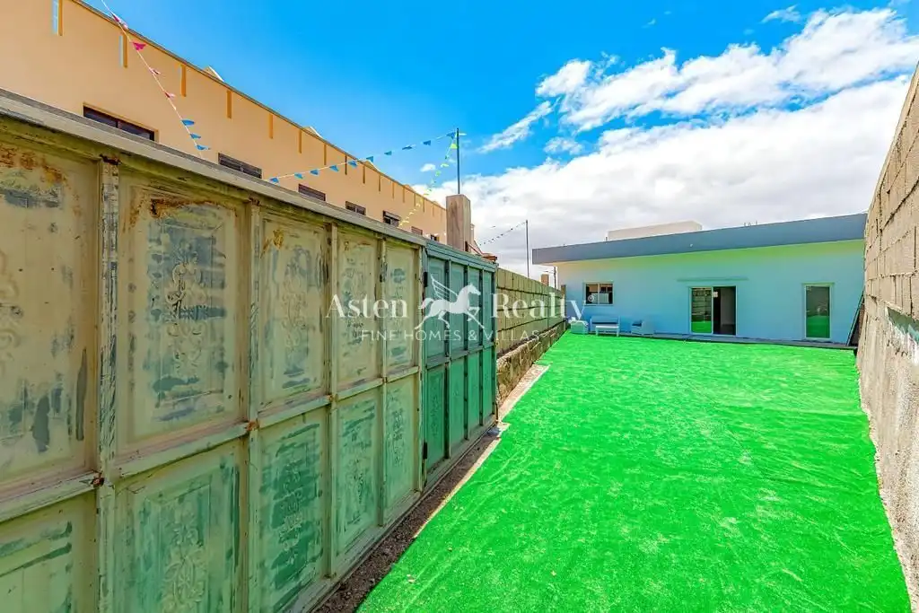 Vista exterior de Casa o chalet en venta en San Miguel de Abona con Jardín privado y Terraza
