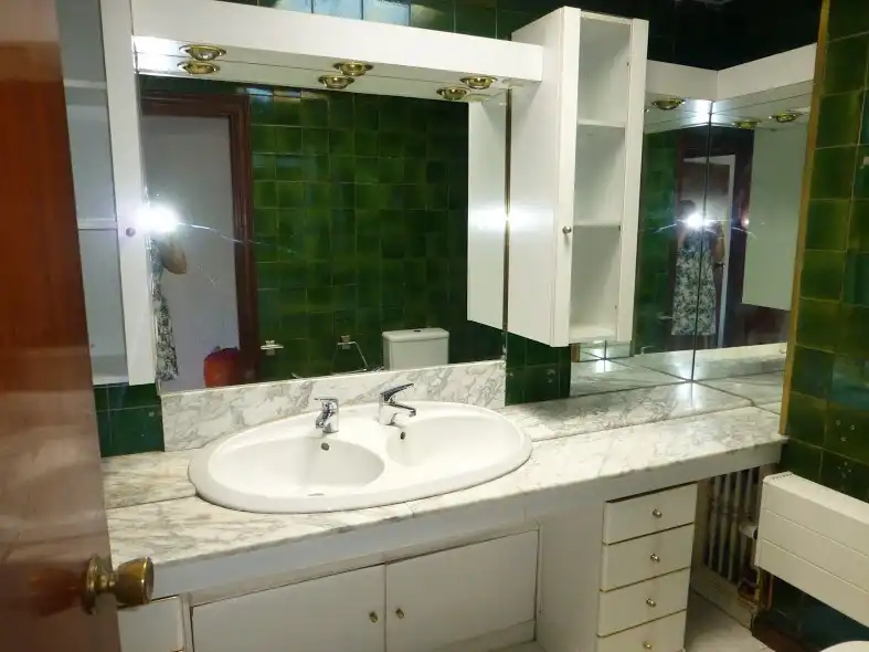 Baño de Piso de alquiler en Zaragoza con Calefacción, Parquet y Amueblado