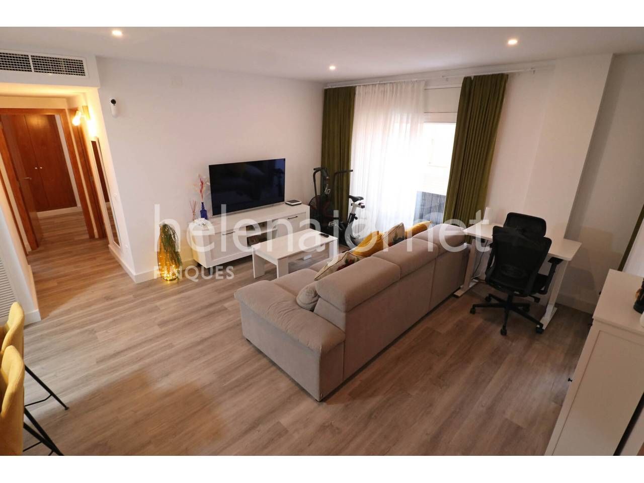 Sala d'estar de Pis en venda en Sant Feliu de Guíxols amb Calefacció, Balcó i Alarma