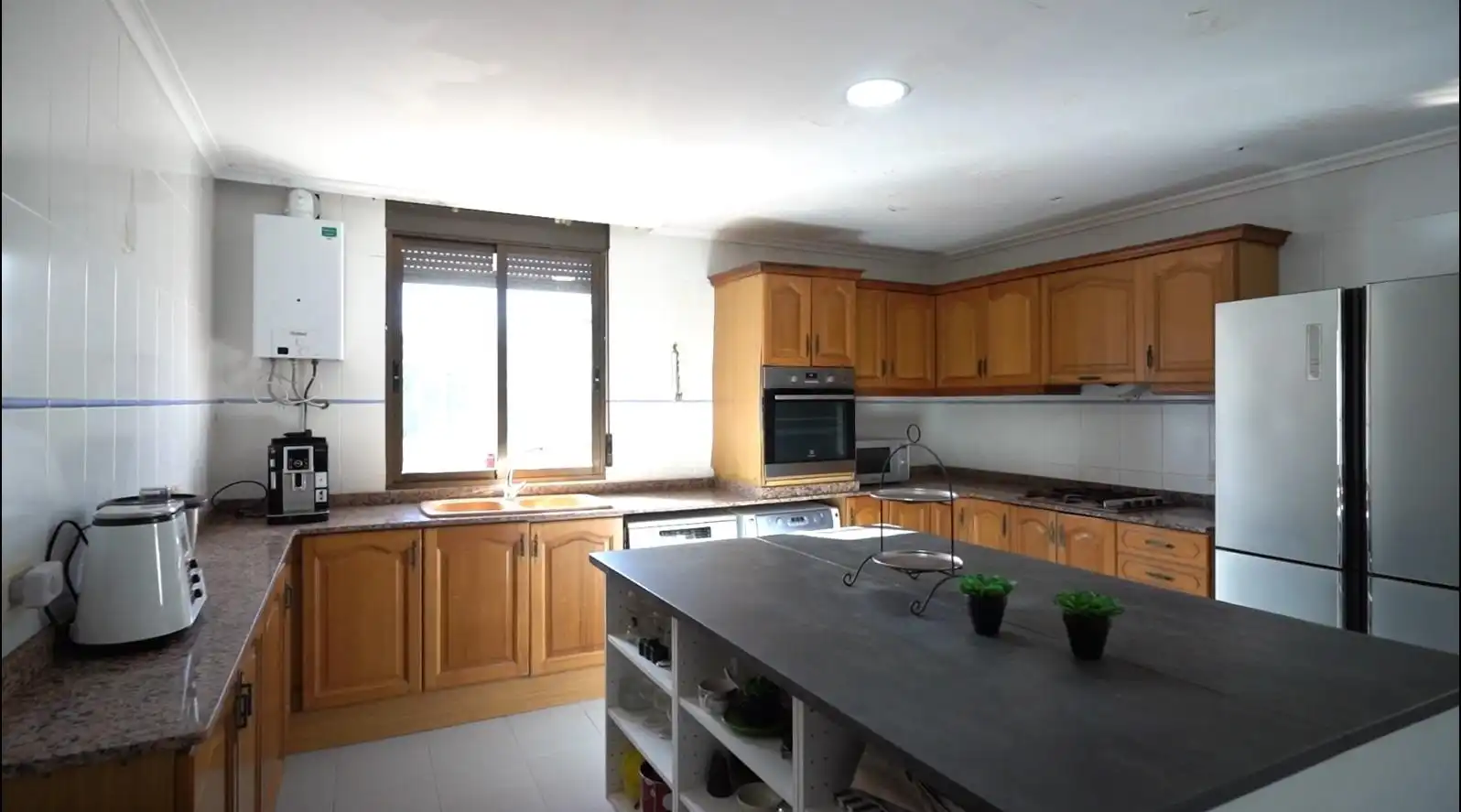Kitchen of Houses for sale in L'Eliana