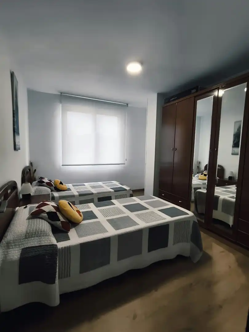 Schlafzimmer von Wohnung zur Miete in Medio Cudeyo mit Parkett und Möbliert