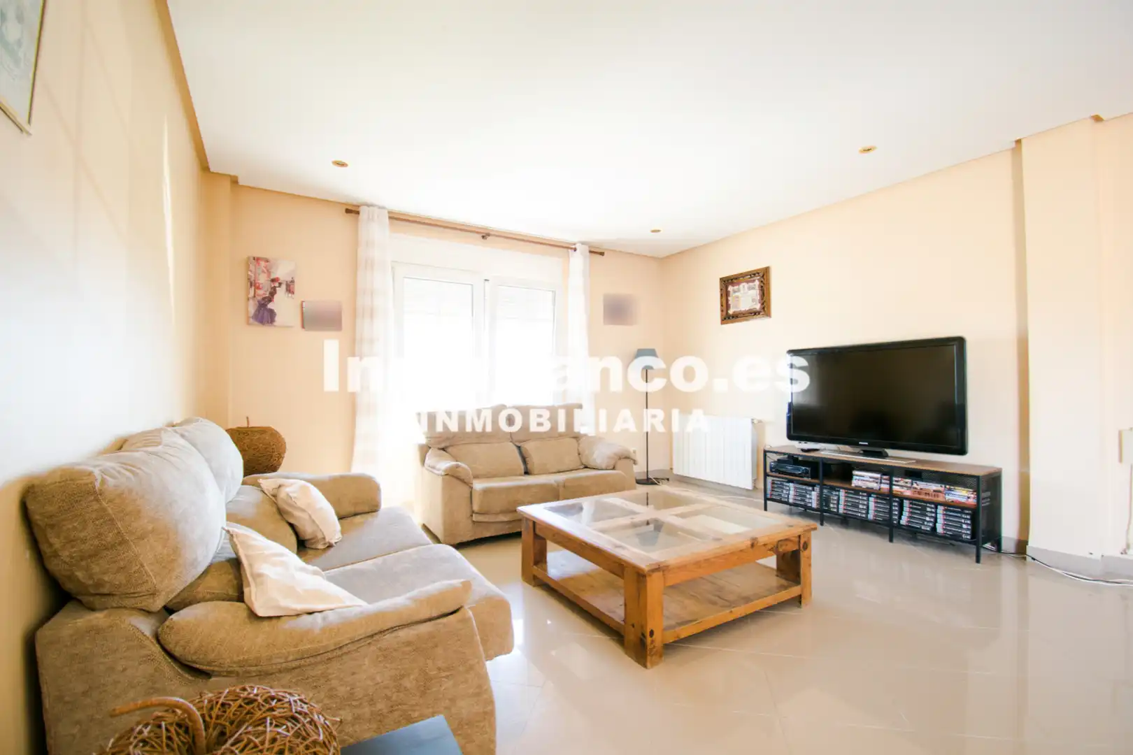Sala de estar de Casa o chalet en venta en Chiva con Aire acondicionado, Calefacción y Jardín privado