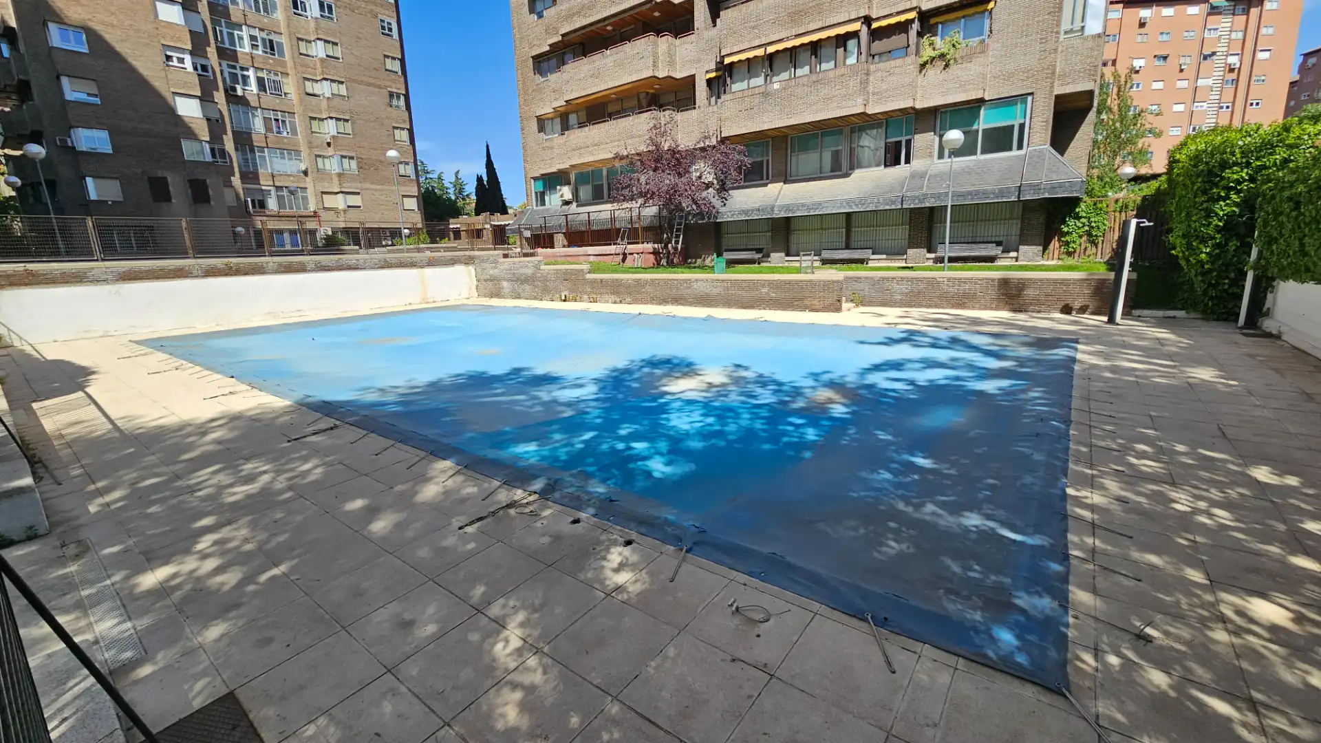 Piscina de Piso en venta en Madrid con Aire acondicionado, Calefacción y Jardín privado