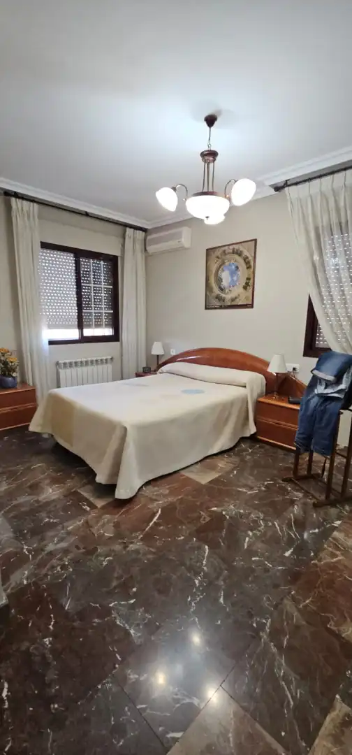 Dormitori de Casa o xalet en venda en Puertollano amb Aire condicionat, Calefacció i Jardí privat