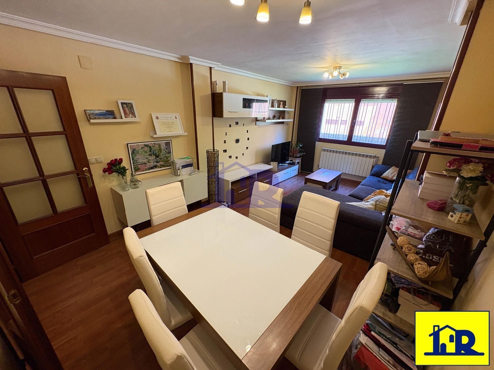 Living room of Flat for sale in Cuenca Capital  with Heating, Terrace and Storage room