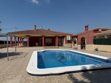Villa con piscina in vendita a Albatera