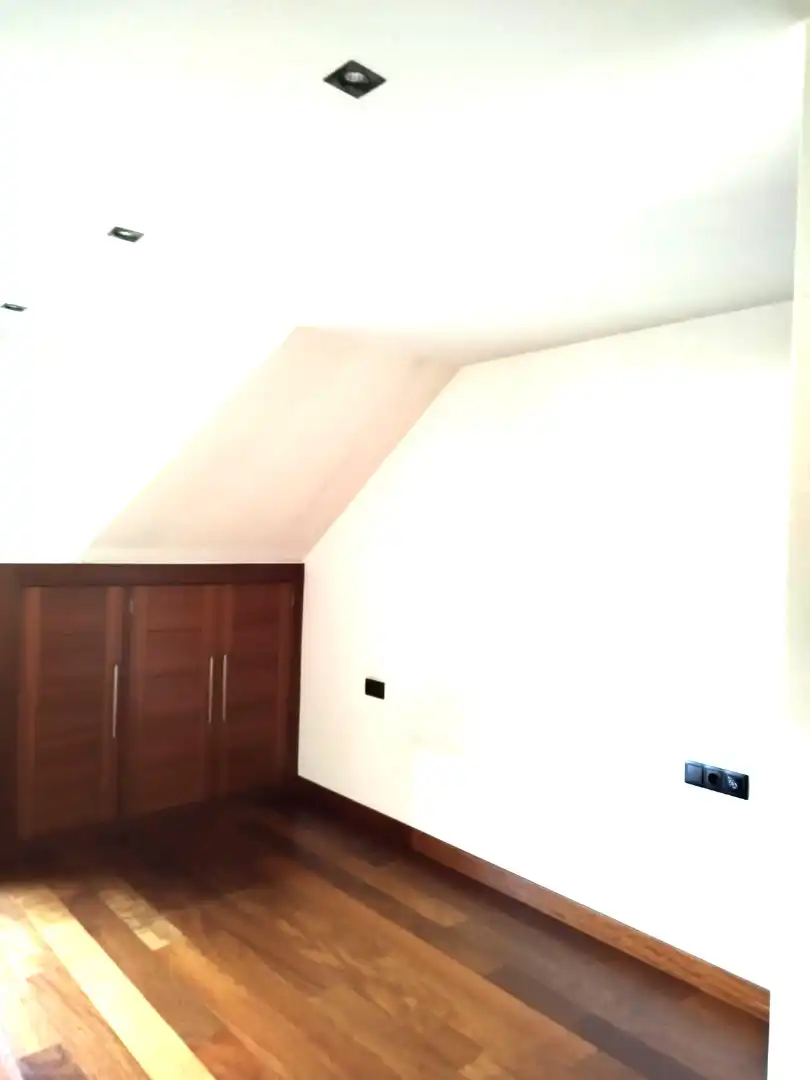 Flat for rent in Vigo   with Parquet flooring